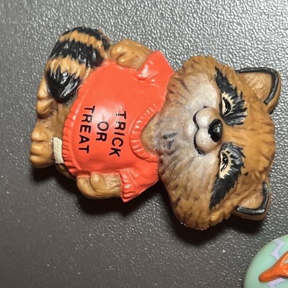 Huge Lot Of 14 Vintage Hallmark Holiday Pins Thanksgiving Easter Halloween‎